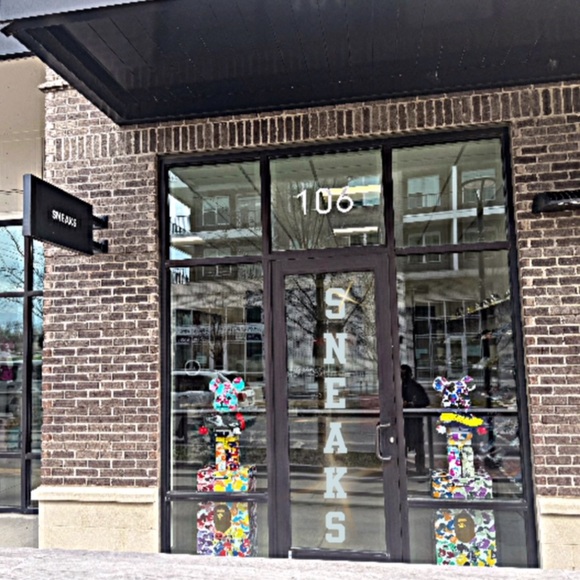 Meet your Posher, Cortez. owner of Sneakpeek sneaks - Picture 6 of 9